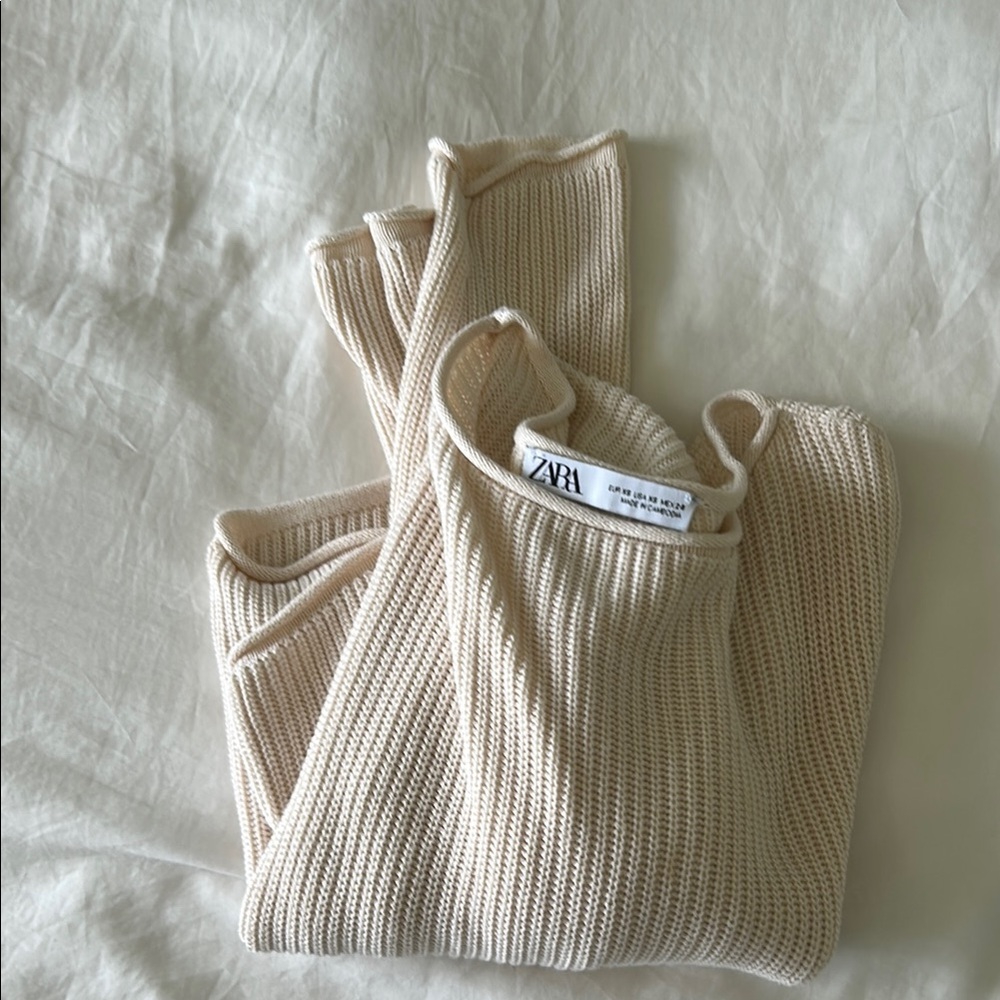 Women's Cream cable crop sweater
